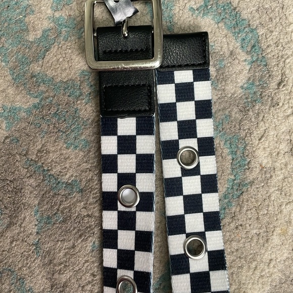 NWT Checkerboard Grommet Belt for Women from No Boundaries - Picture 4 of 4